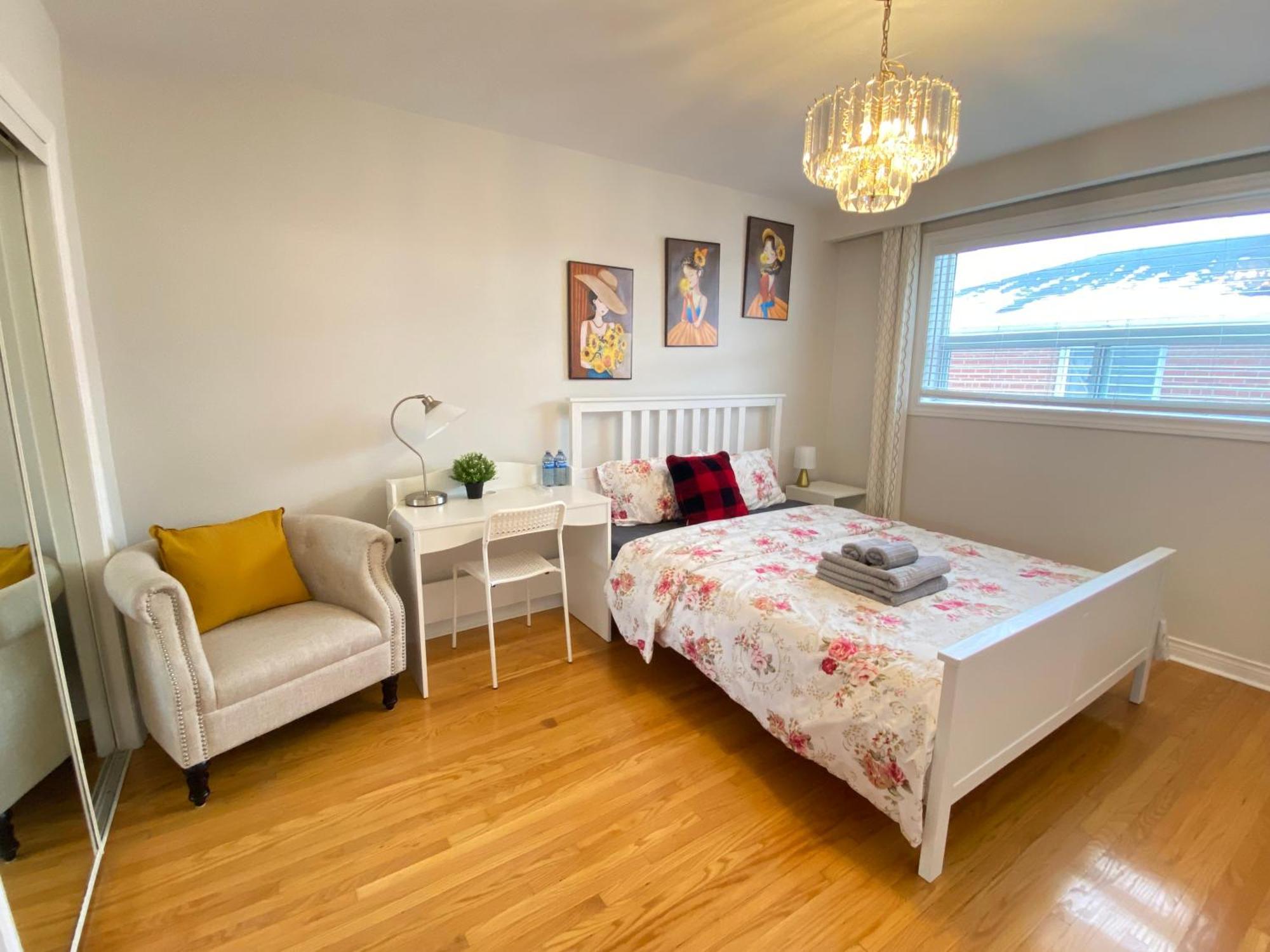 Sunny House - Main Floor, Free Parking, In Toronto Hotel Exterior photo